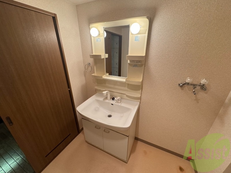 洗面設備　こちらに洗面台があります。朝の洗顔はこちらで。