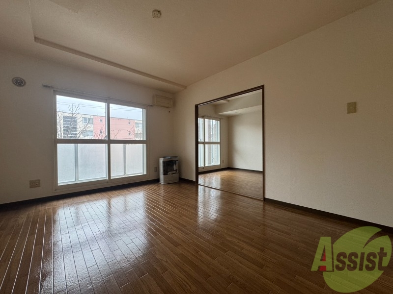 居室・リビング　広くてキレイなお部屋が広がっていて、充実した生活が送れそう。