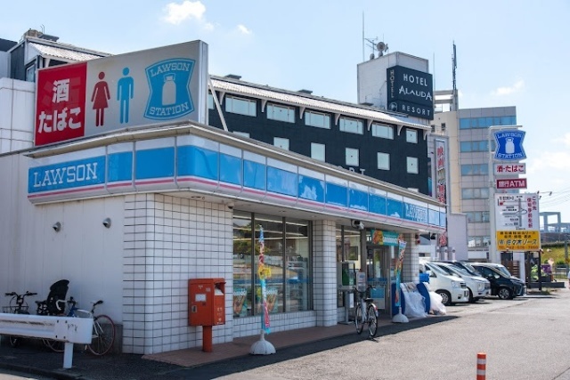 コンビニ　ローソン国立インター店（コンビニ）まで400m