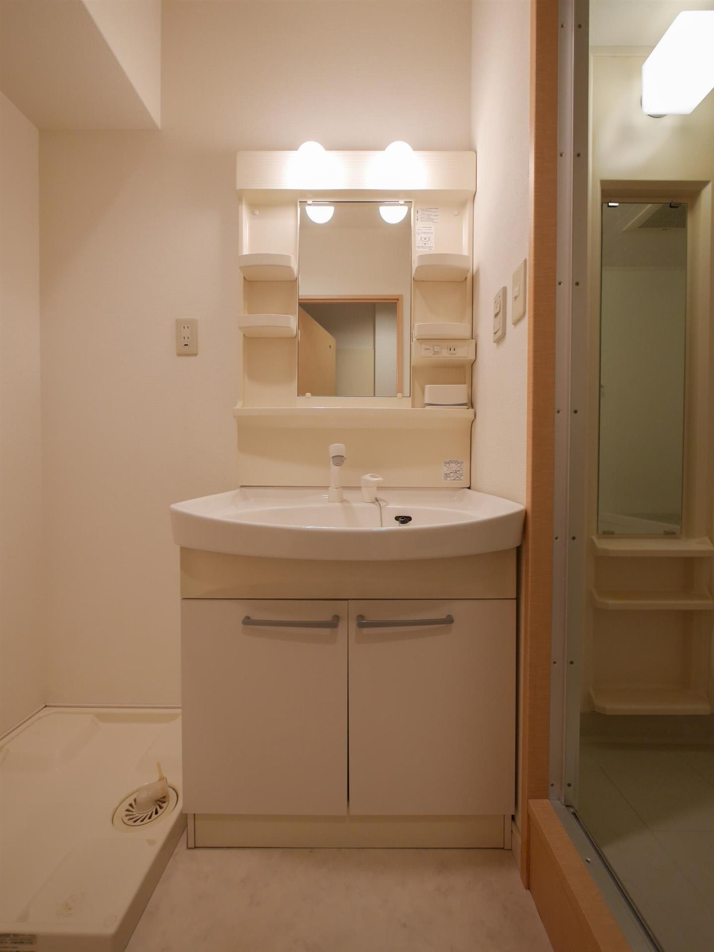 洗面設備　【同仕様写真】