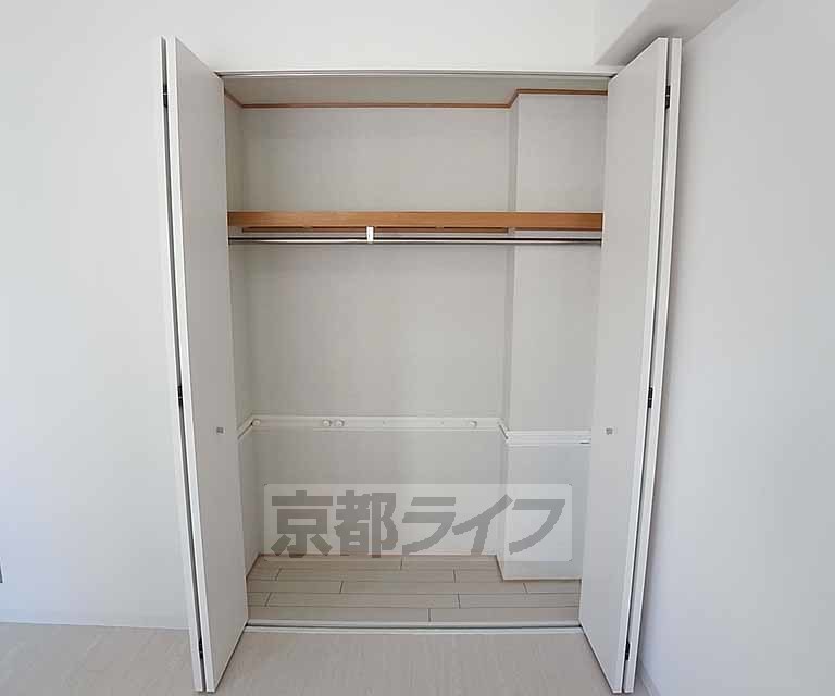 収納　便利なハンガーレールが付いてます。