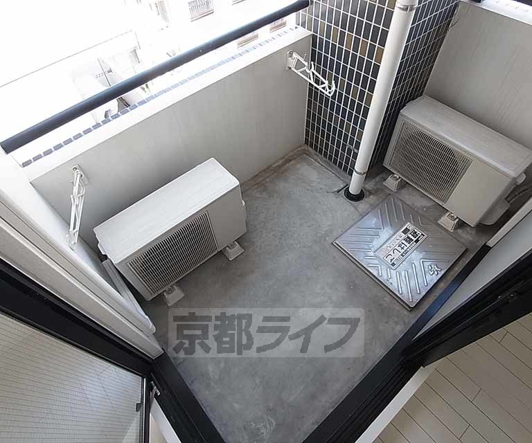 バルコニー　お部屋とリビング両方からバルコニーに出られます。