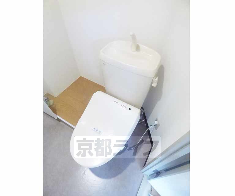 トイレ　ウォシュレットつき。