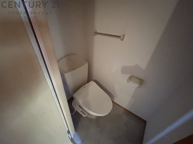 トイレ　温水洗浄暖房便座ついてます☆