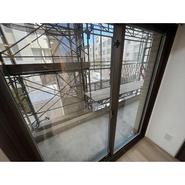 バルコニー　暖かな日差しのふりそそぐバルコニー