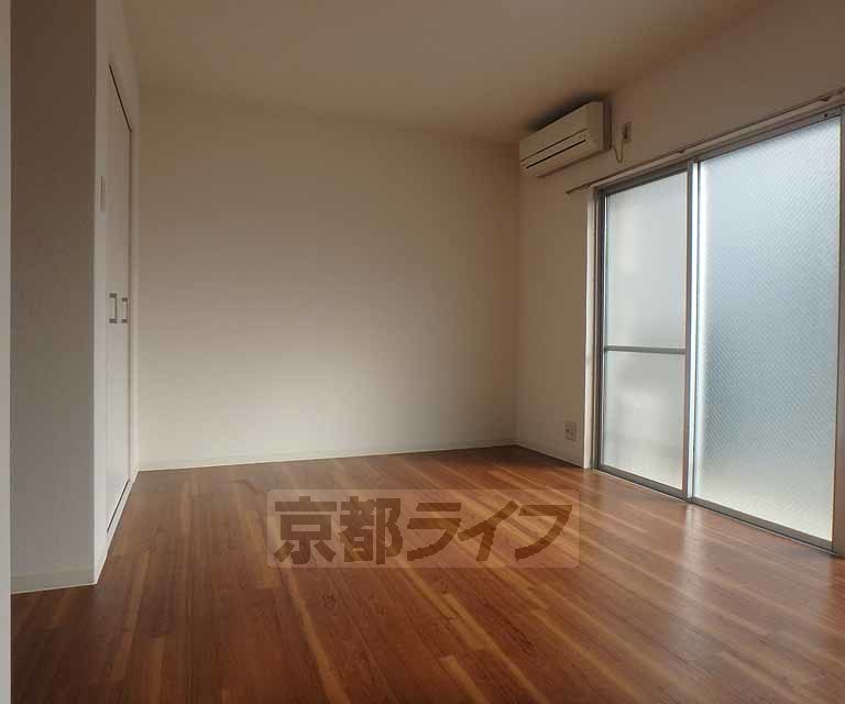 居室・リビング　広々した洋室です。