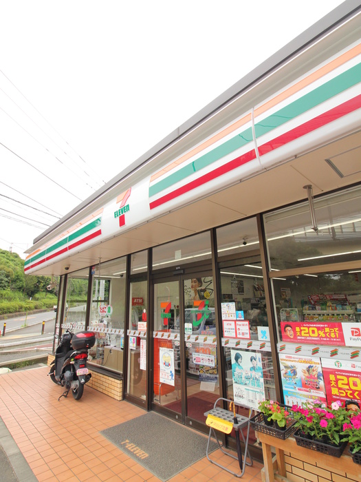 コンビニ　セブンイレブン 秦野鶴巻店（コンビニ）まで346m