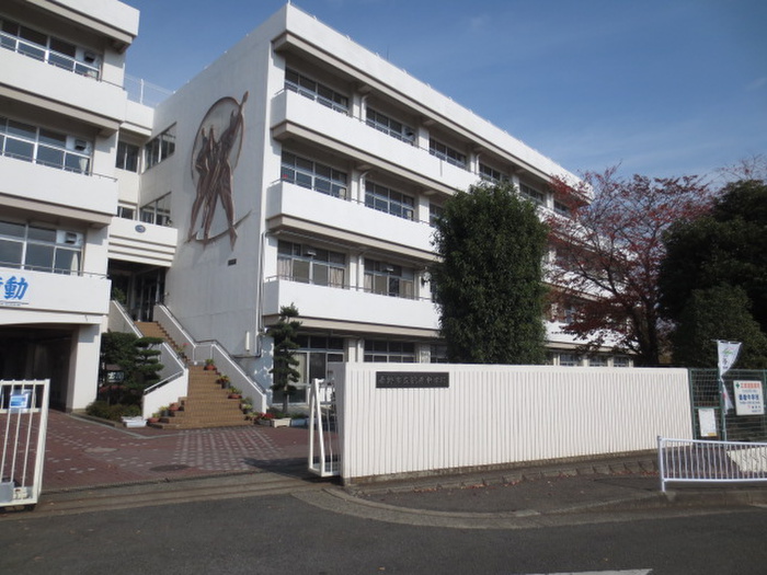 中学校　秦野市立鶴巻中学校（中学校）まで460m