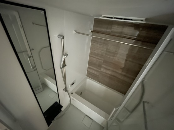 バス・シャワールーム　※別部屋の写真です