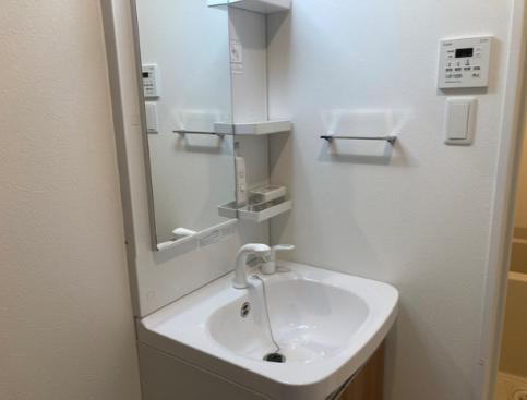 洗面設備　清潔感ある独立洗面台で毎日気持ちよく♪