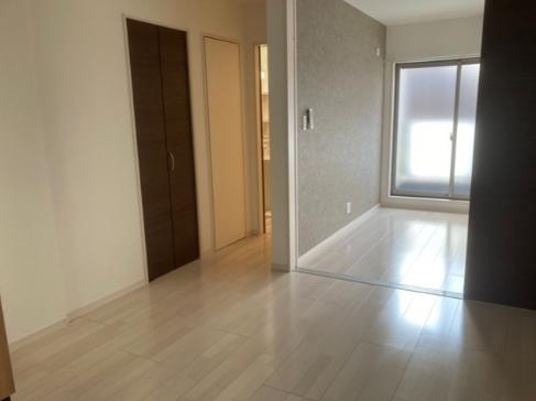 居室・リビング　ゆったりとくつろげる、落ち着きのある居室空間です