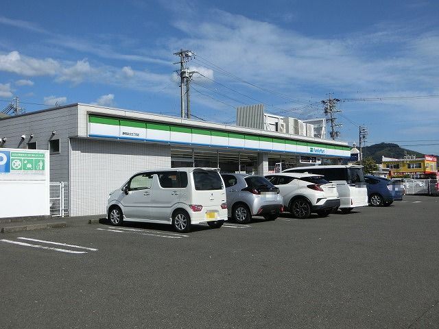 コンビニ　ファミリーマート沓谷５丁目店（コンビニ）まで200m