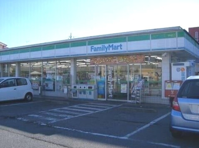 コンビニ　ファミリーマート伊勢崎山王町店（コンビニ）まで1035m