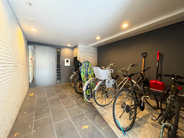 エントランス　屋内駐輪場