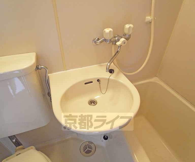 洗面設備　綺麗な洗面所です。