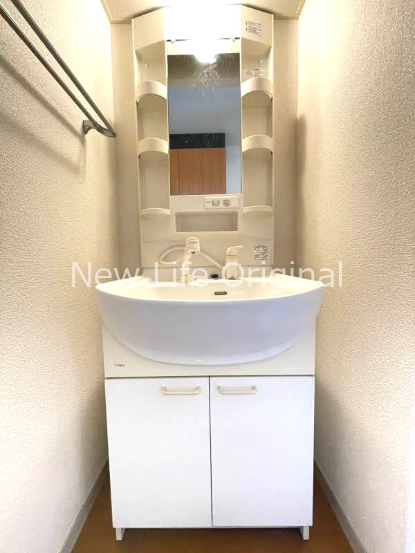 洗面設備　忙しい朝もおまかせの洗髪洗面化粧台付き