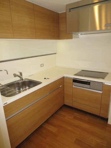 キッチン　３口ＩＨシステムキッチンです。