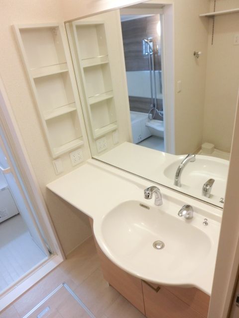 洗面設備　欠かせない独立洗面台です。