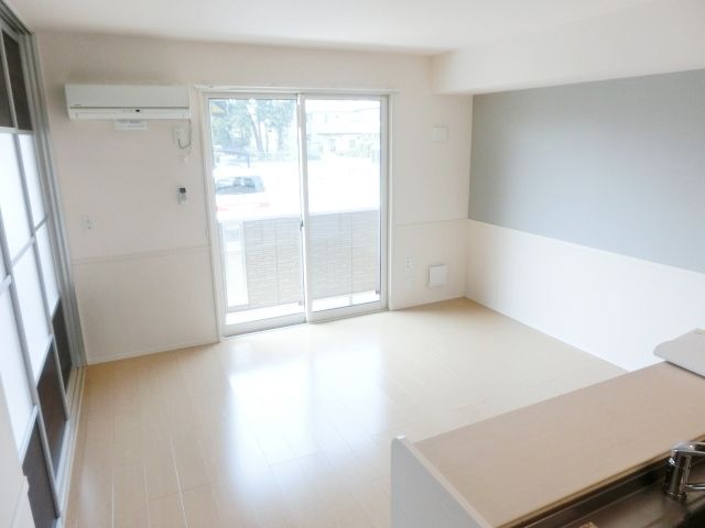 居室・リビング　日当たり良好です。