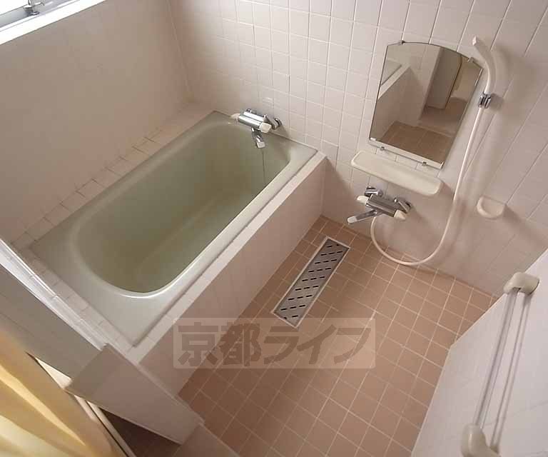 バス・シャワールーム　きれいなバスルームです。