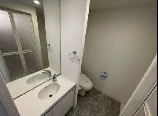 洗面設備　明るい洗面所です