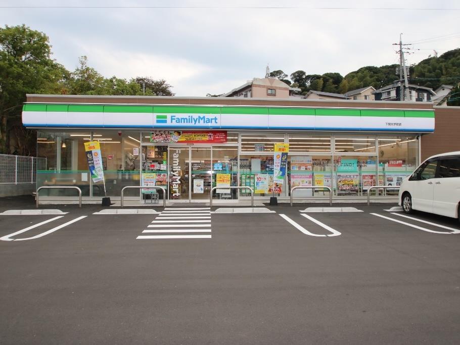 コンビニ　ファミリーマート下関大学町店（コンビニ）まで827m