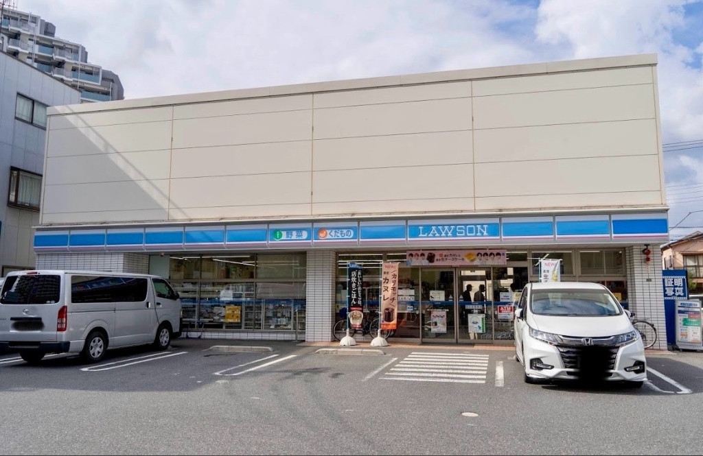 コンビニ　ローソン 足立新田一丁目店（コンビニ）まで319m