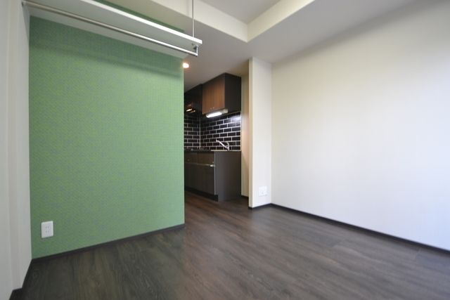 居室・リビング　こちらの物件はお部屋ごとにフローリング・壁紙・キッチン・バ…