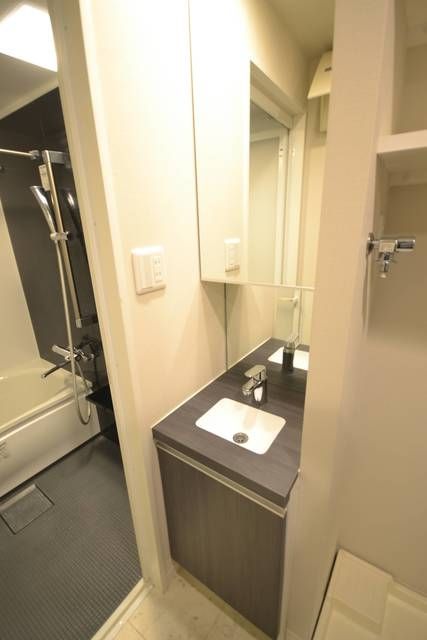 洗面設備　こちらの物件はお部屋ごとにフローリング・壁紙・キッチン・バ…