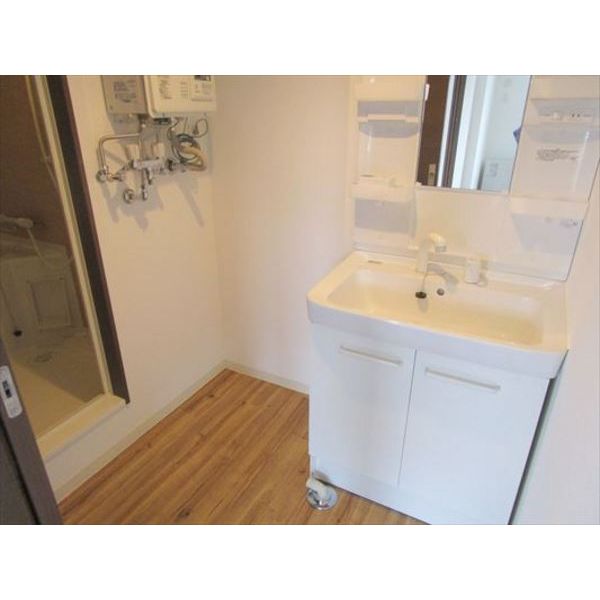 洗面設備　シャワードレッサー付きです！