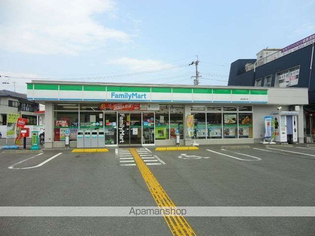 コンビニ　ファミリーマート（コンビニ）まで1051m