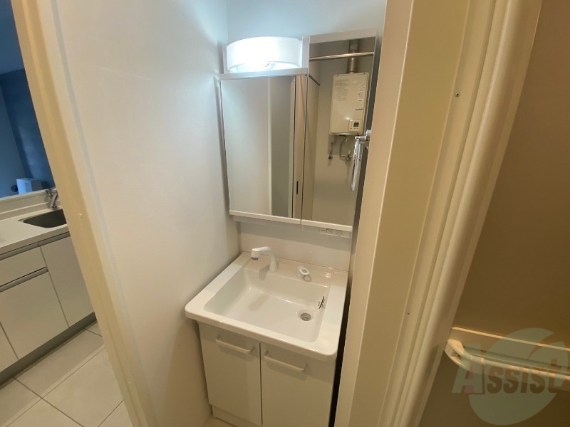 洗面設備　洗面台。身支度にはかかせないですよね～。