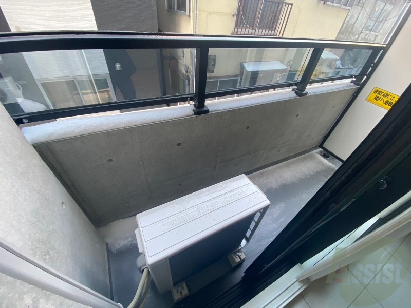 バルコニー　バルコニーは幅があり、広い印象を受けました。