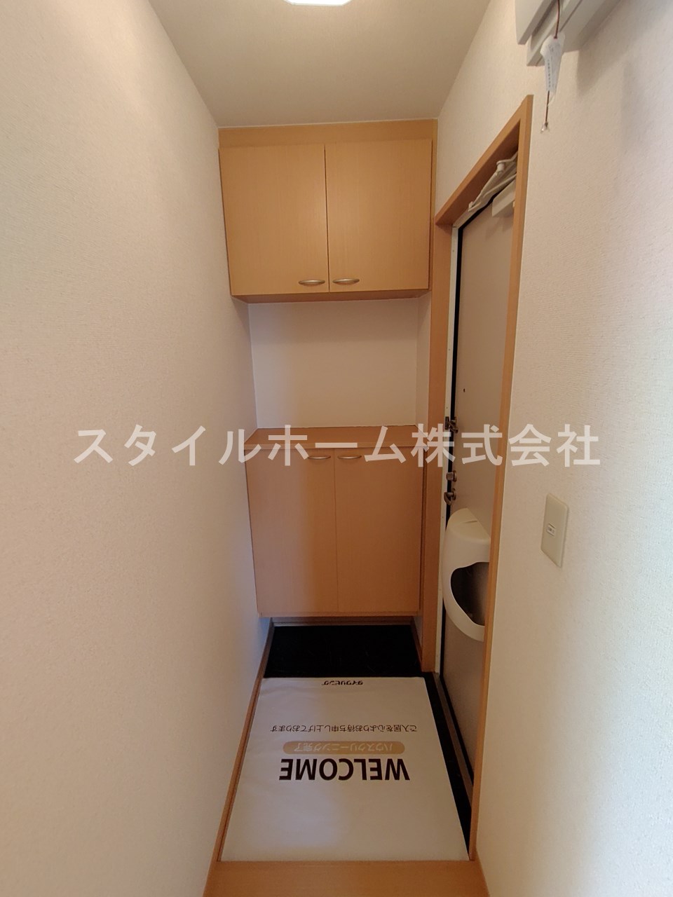 玄関　別部屋写真です。