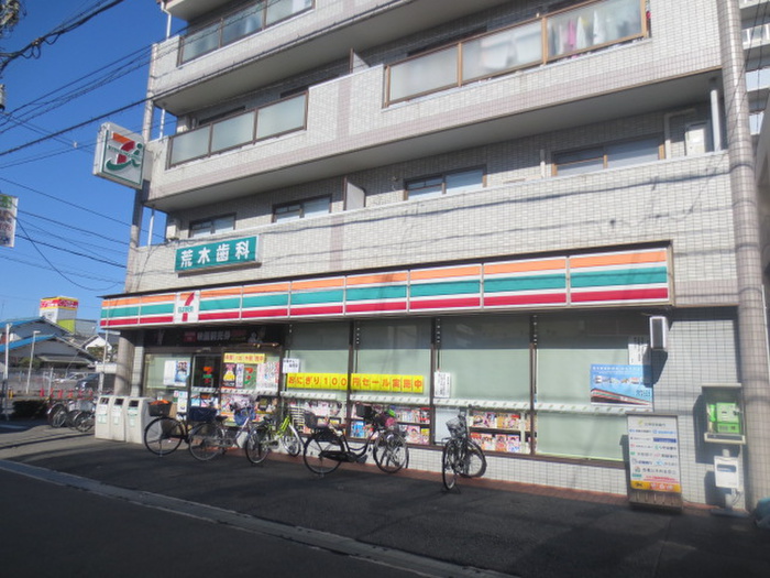 コンビニ　セブンイレブン豊中服部豊町１丁目店（コンビニ）まで162m