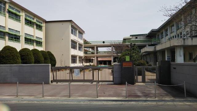 小学校　万寿小学校（小学校）まで1986m