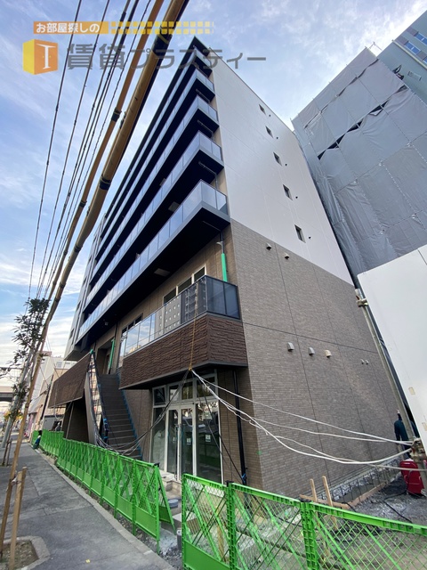 建物外観　春からのご入居に向け建築中です