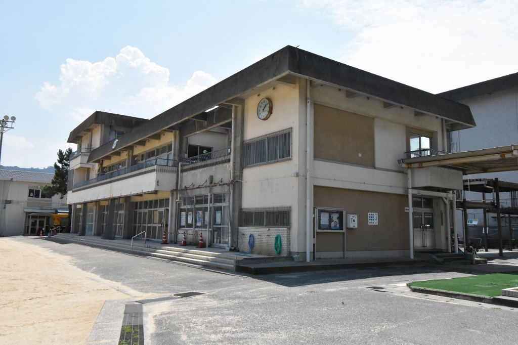 小学校　徳島市立千松小学校（小学校）まで1473m
