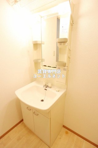 洗面設備　清潔感ある独立洗面台で毎日気持ちよく♪