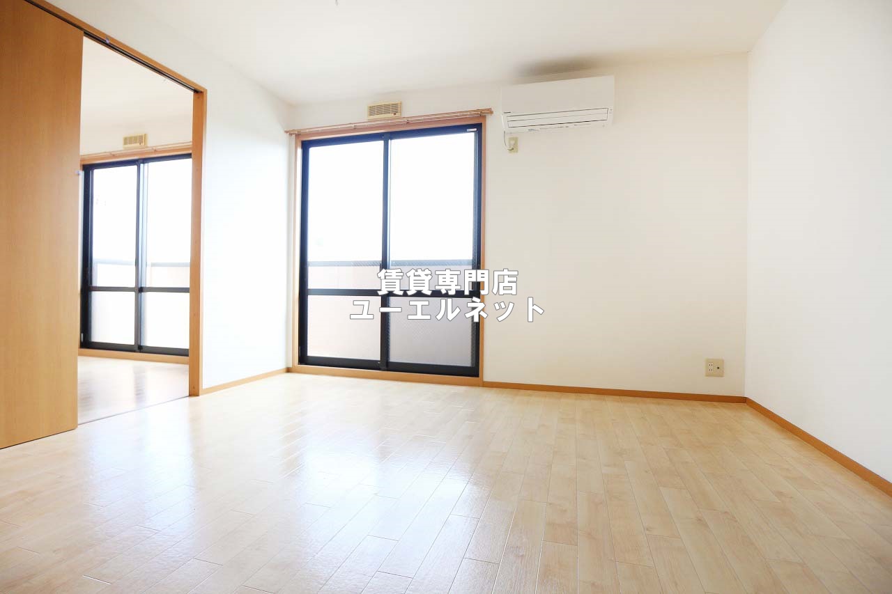 居室・リビング　ゆったりとくつろげる、落ち着きのある居室空間です