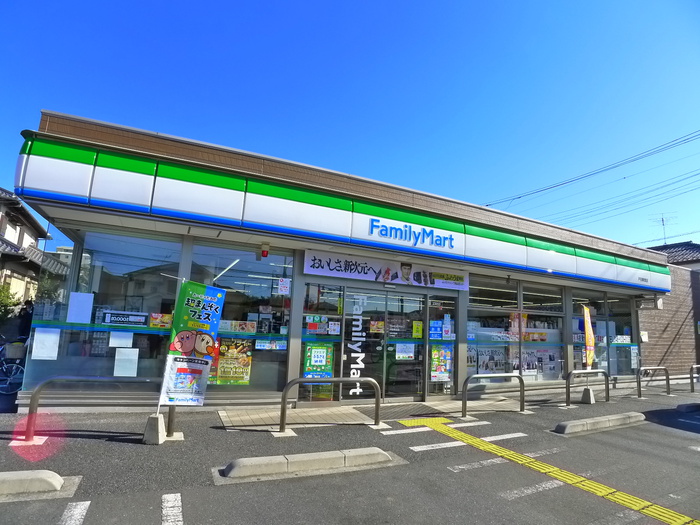 コンビニ　ファミリーマート（コンビニ）まで240m