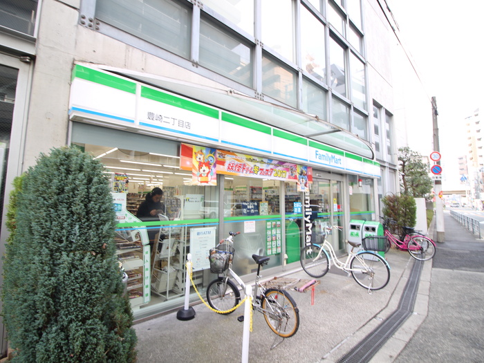 コンビニ　ファミリーマート（コンビニ）まで60m