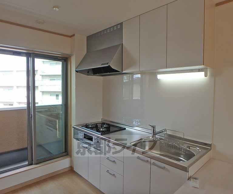 キッチン　大きなキッチンになります。