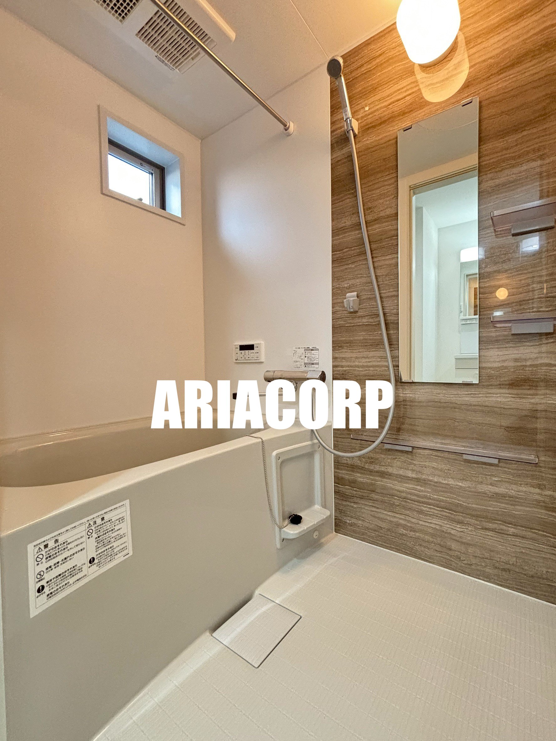 バス・シャワールーム　浴室乾燥機・追い焚き機能付きのバスルーム♪