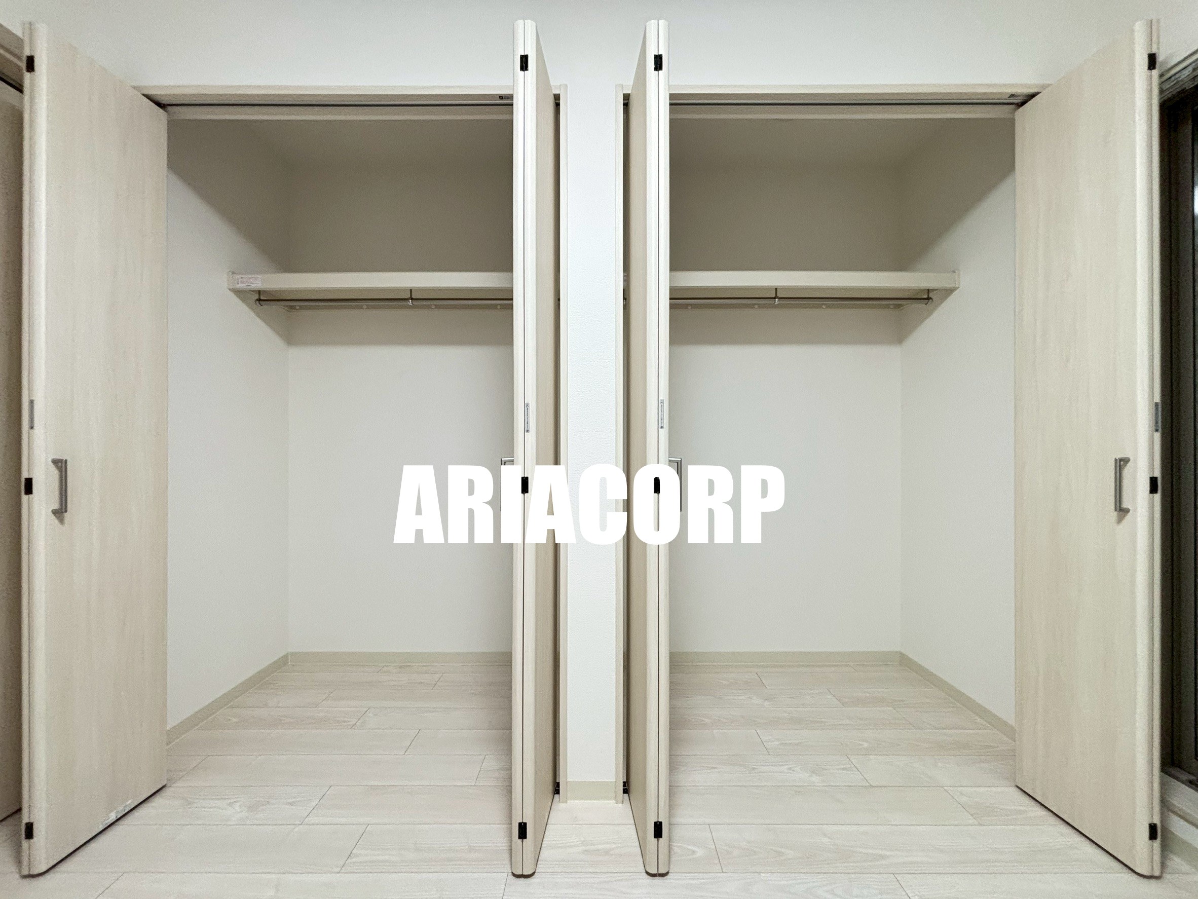 収納　収納力豊富な壁一面のクローゼット付き♪