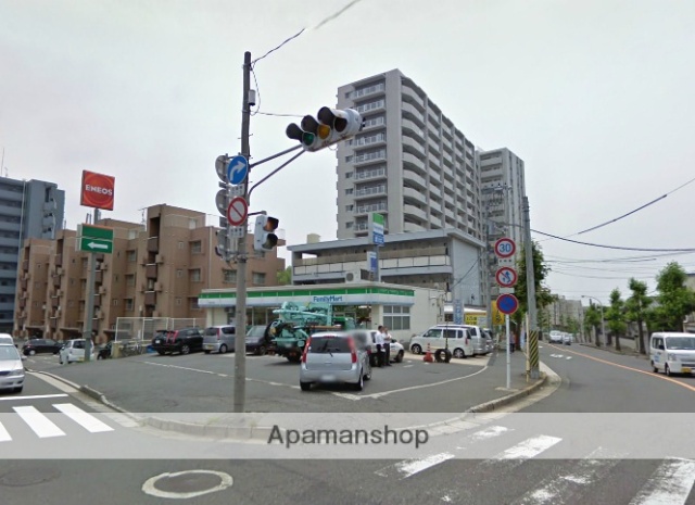 コンビニ　ファミリーマート（コンビニ）まで1897m