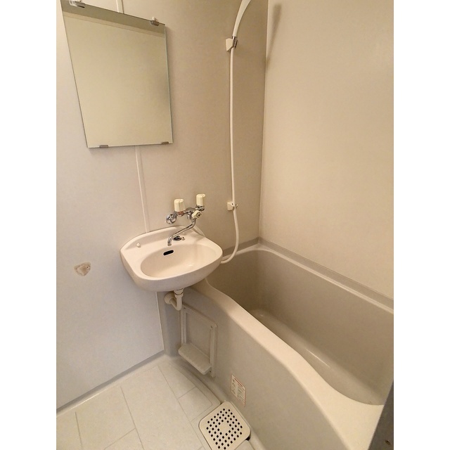 バス・シャワールーム　清潔感のあるバス