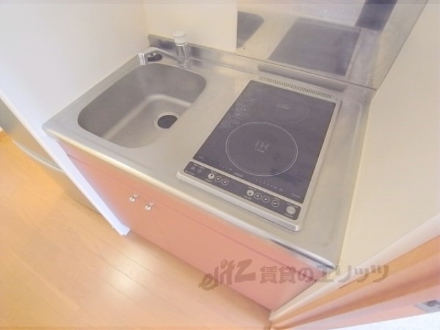 キッチン　清潔感のあるキッチンスペースです。