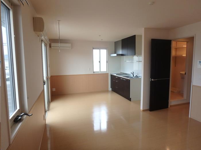 居室・リビング　すべて参考写真です（201）　※202は反転タイプです