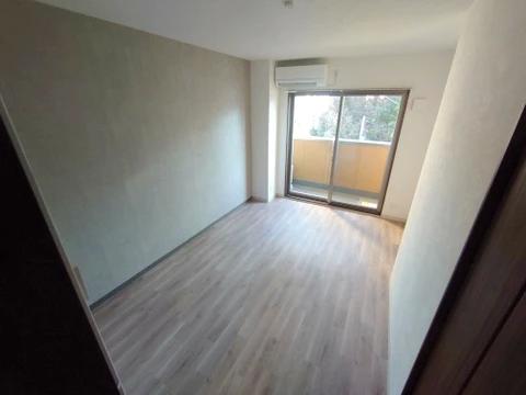 居室・リビング　明るい雰囲気のお部屋